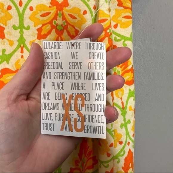 NWT Lularoe Tropical print Classic tshirt - Picture 6 of 8